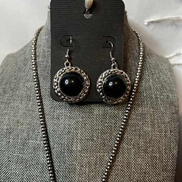 Black and Silver Pendant on Silver Chain with Earrings. - Picture 3 of 4